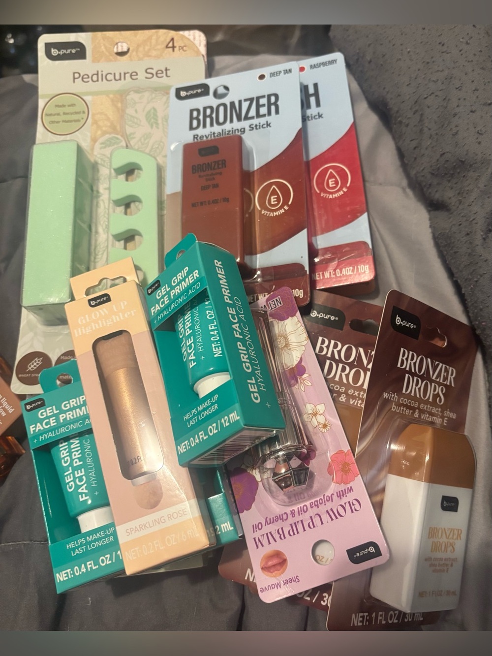 B.Pure cosmetic bundle of 15 items